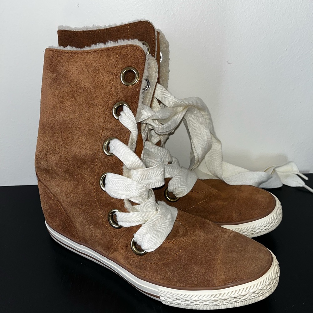 Converse Chuck Taylor Beverly Sherpa lines boots Brown. Size 9.
